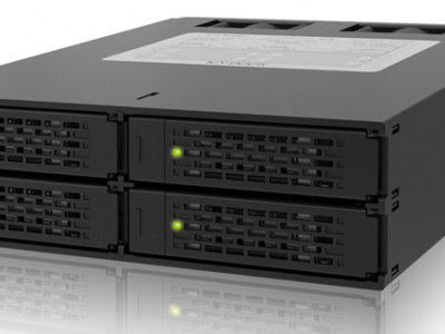 ToughArmor MB994SP-4S 4 x 2.5インチSATA & SAS HDD/SSD 搭載用モジュールケース